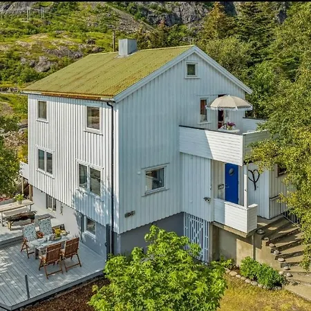 Sophiehuset- Cozy Oceanview * Sørvågen