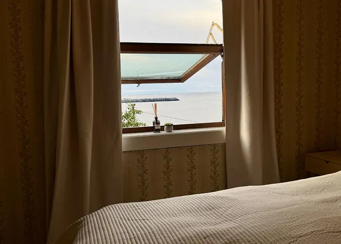 Semesterbostad Sophiehuset- Cozy Oceanview