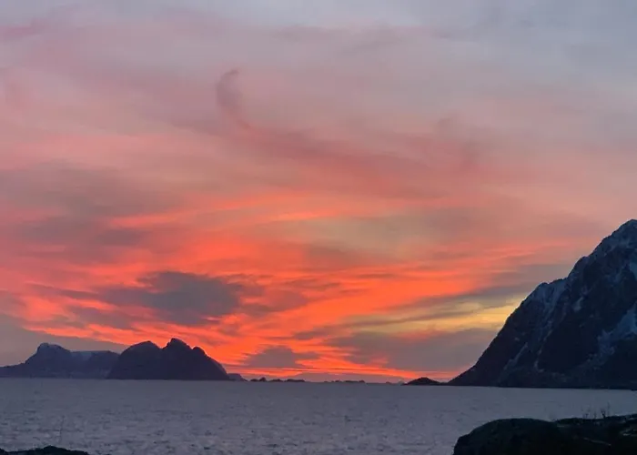 Sophiehuset- Cozy Oceanview 度假居 Sørvågen