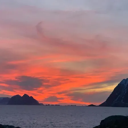 Sophiehuset- Cozy Oceanview Σπίτι διακοπών Sørvågen